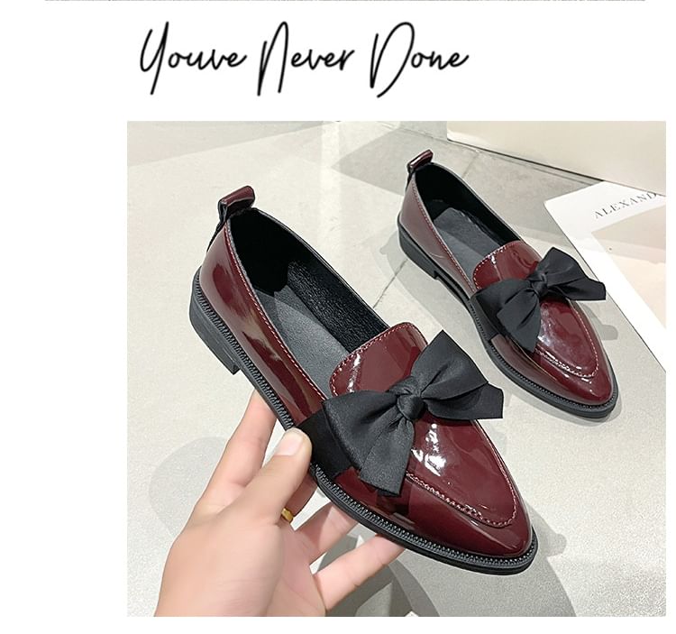 Silverslyre - Puntige loafers met blokhak en lintaccent