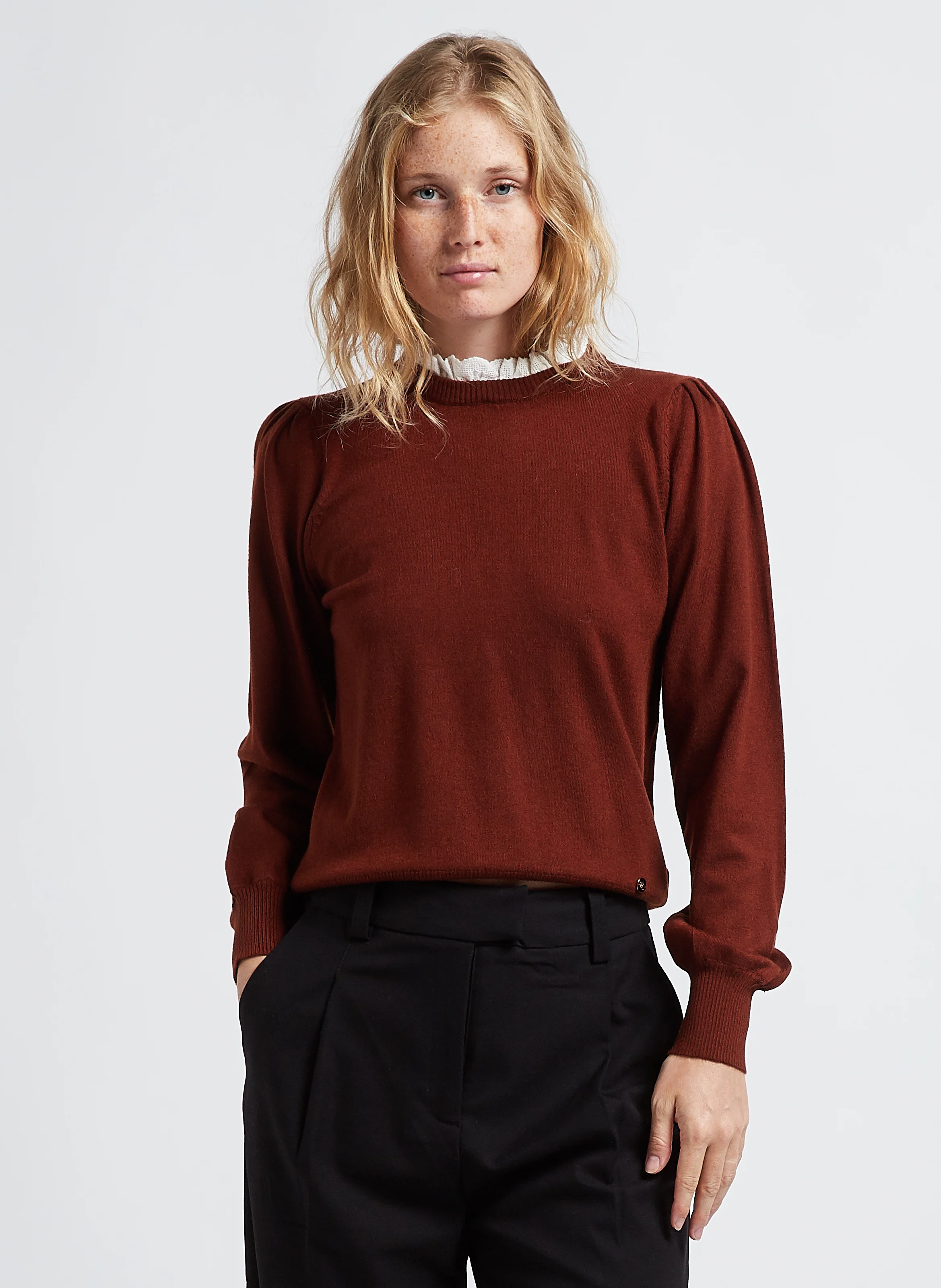 AUBINE - Pull col rond en dentelle| Marron
