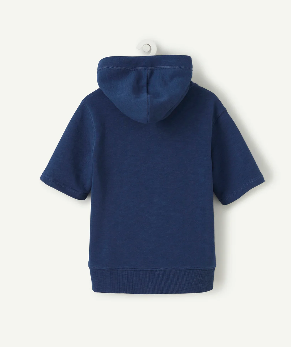 LE SWEAT BLEU MARINE MANCHES COURTES À CAPUCHE