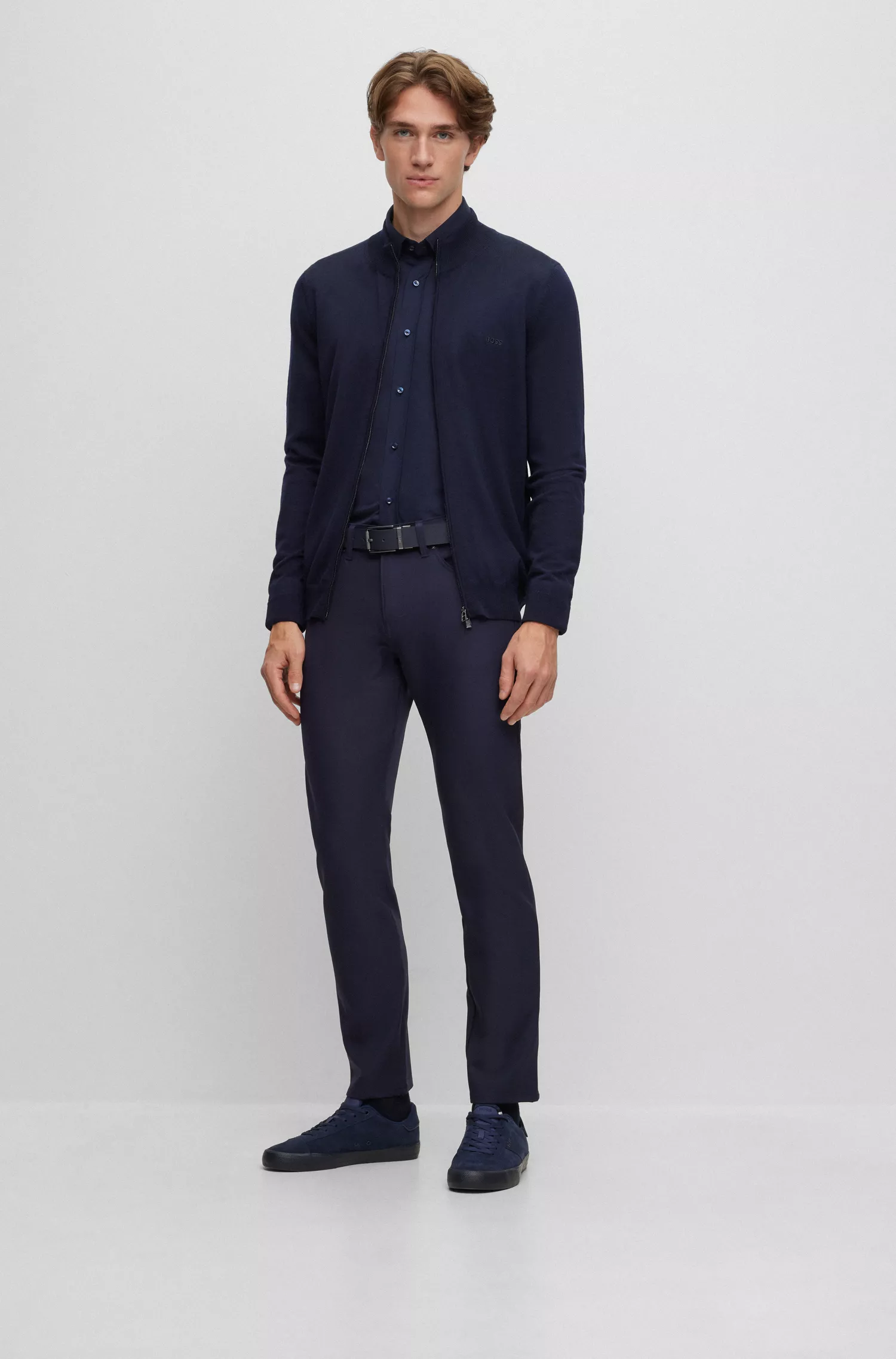 Calça jeans BOSS preta, corte slim, em denim elástico de alta performance.