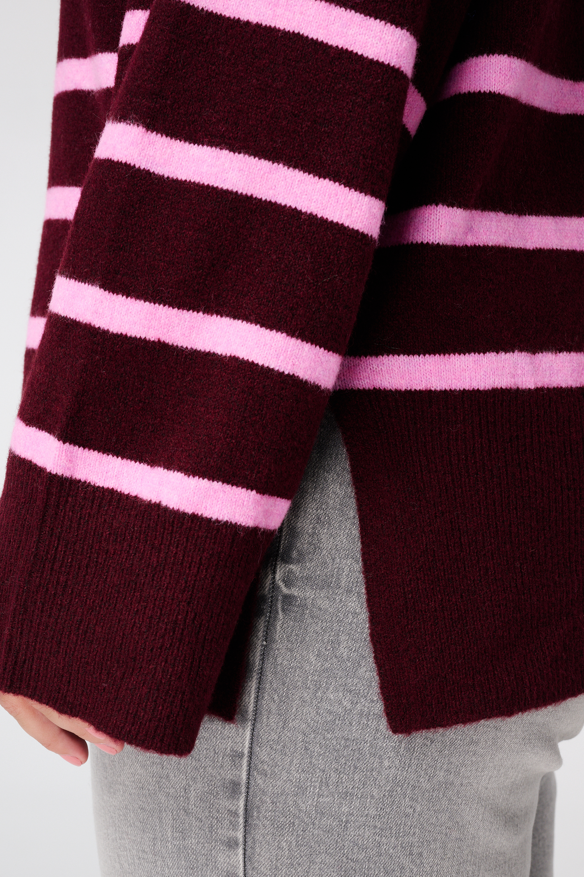 Gebreide trui met strepen en split Multi Pink