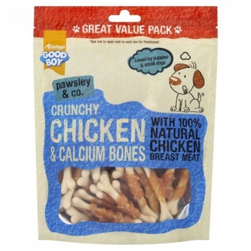 Petiscos em formato de osso, sabor frango, com cálcio, para cães.