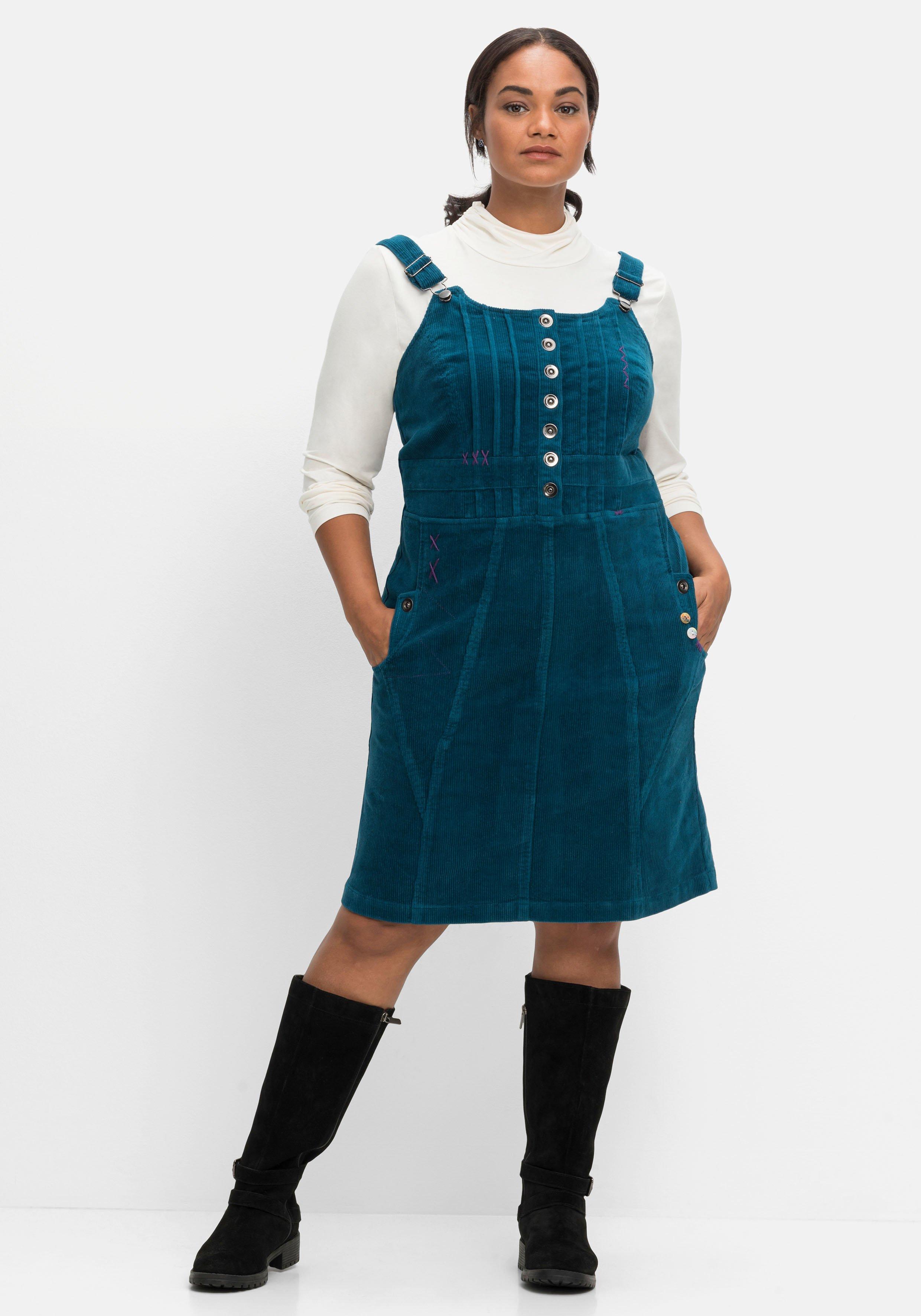 Latzkleid aus Cord, mit Druckknöpfen und Taschen