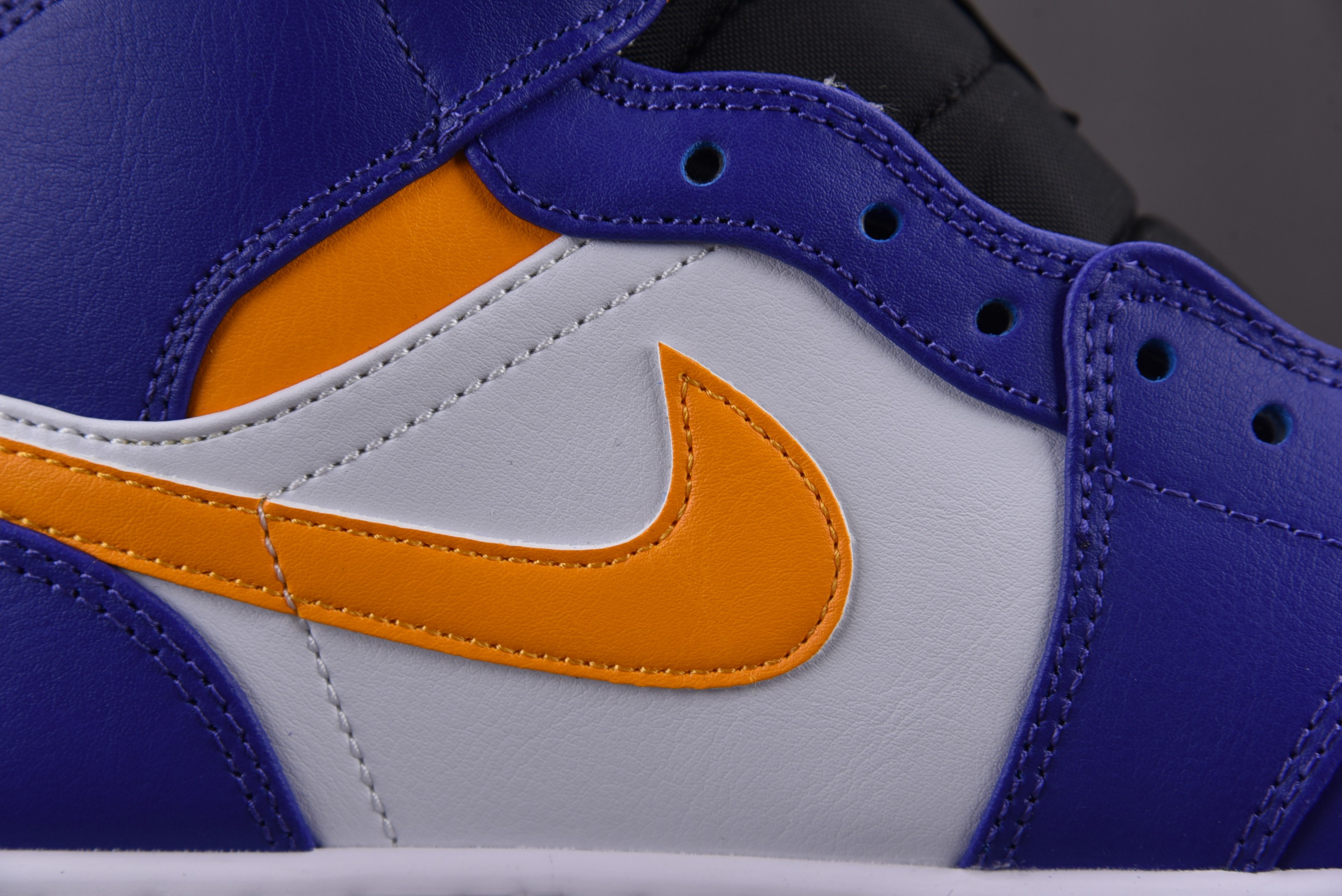 Jordan 1 Mid Lakers