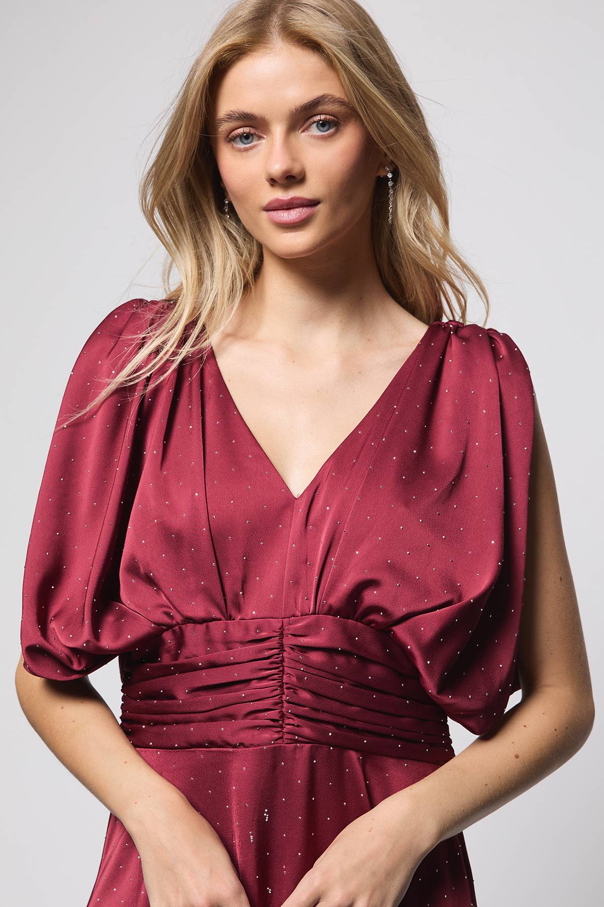 Oasis Robe Mi-Longue à Col V avec Corsage Froncé et Détails Hotfix