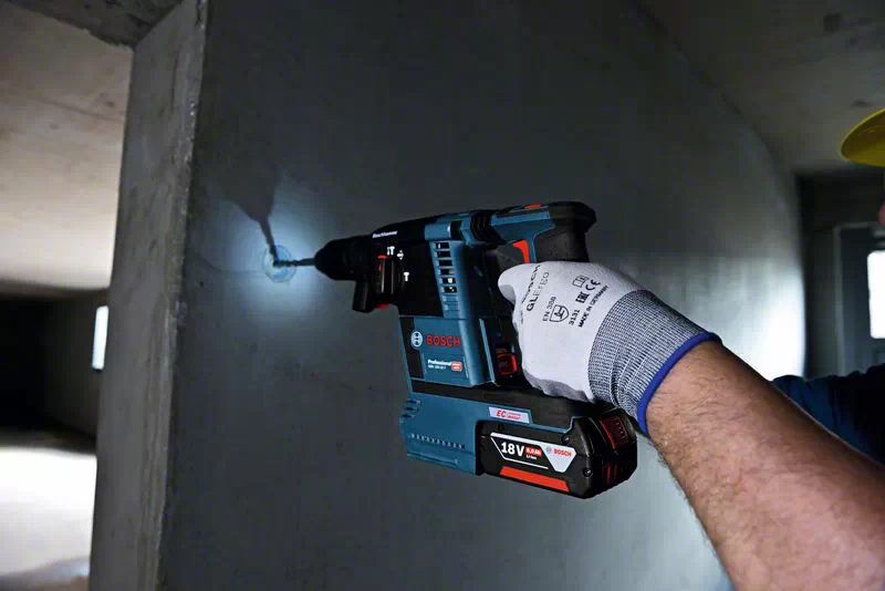 BOSCH COMBI-KIT 3 18V TOOLS: GSR 18V-110C + GWX 18V-10 P + GBH 18V-26F + 1 4.0 AH BATTERY (PROCORE) + 1 8 AH BATTERY (PROCORE) + GAL 18V-160 (L) PROFESSIONAL