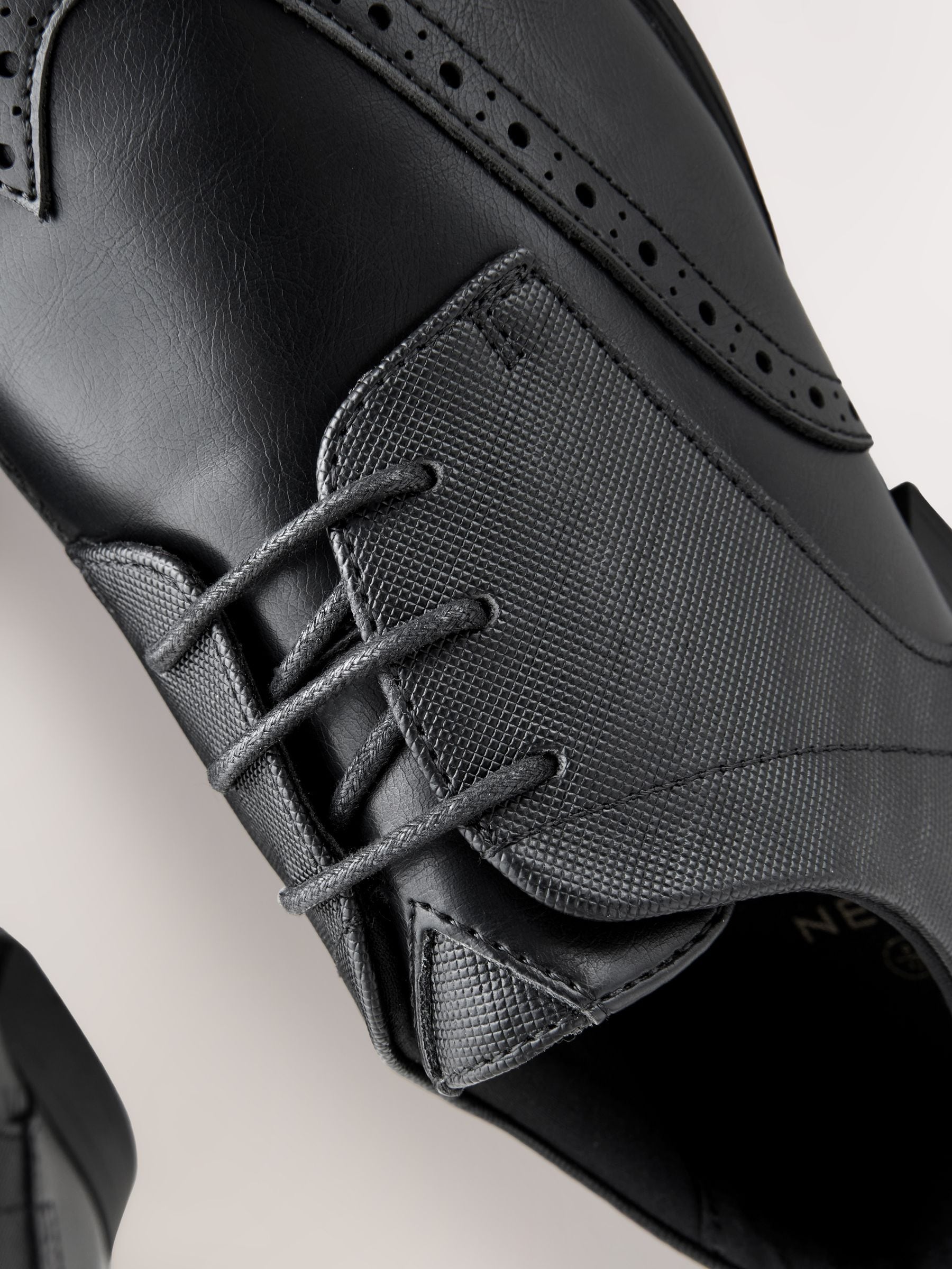 Zwart - Standaard pasvorm - Brogueschoenen
