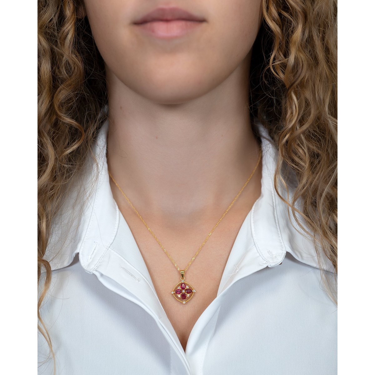 Collier Médaillon Rubis & Diamants en Or Jaune - Cadeau Anniversaire | Aden