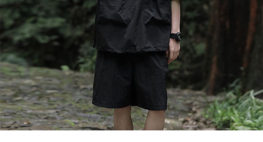 Trimecca - Set: Top met elleboogmouwen, opstaande kraag en halve rits + shorts