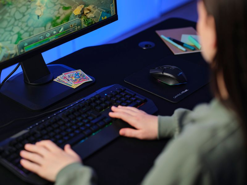 Trust Gaming-Maus GXT 112 FELOX Kabellose Gaming-Maus und -Mauspad mit Beleuchtung