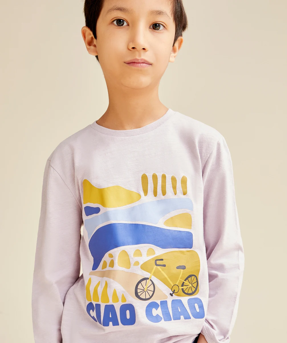 T-SHIRT GARÇON EN COTON BIO MAUVE AVEC MOTIF VÉLO ET MESSAGES CIAO