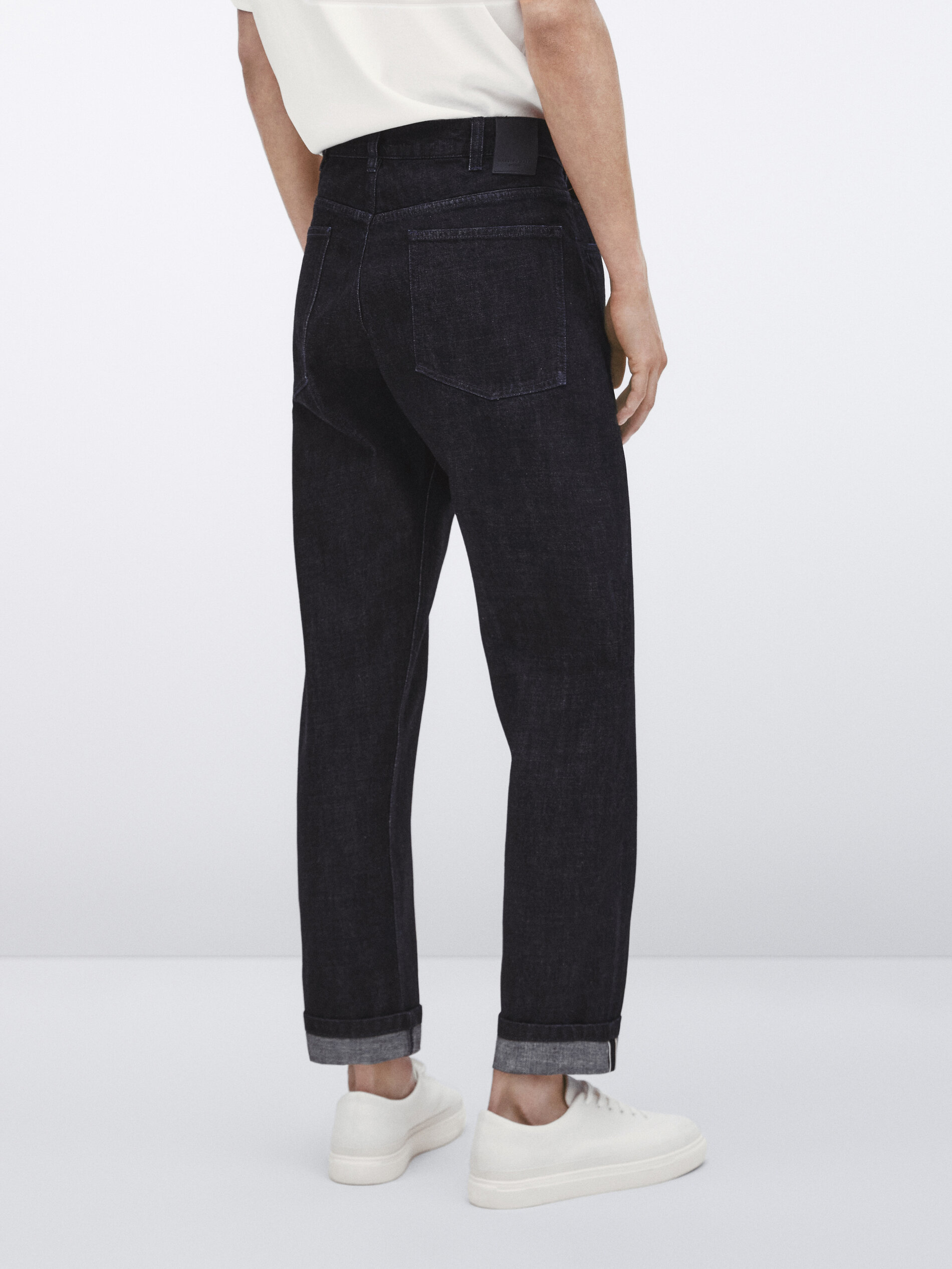 Calça jeans reta com bainha selvedge - Studio - INDIGO