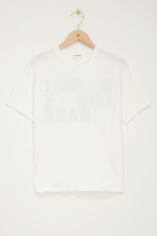 Wit T-shirt don't look back