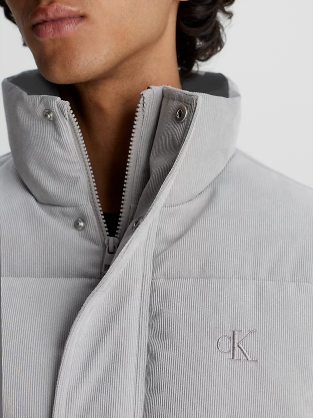 Jaqueta oversized de veludo cotelê com enchimento de plumas