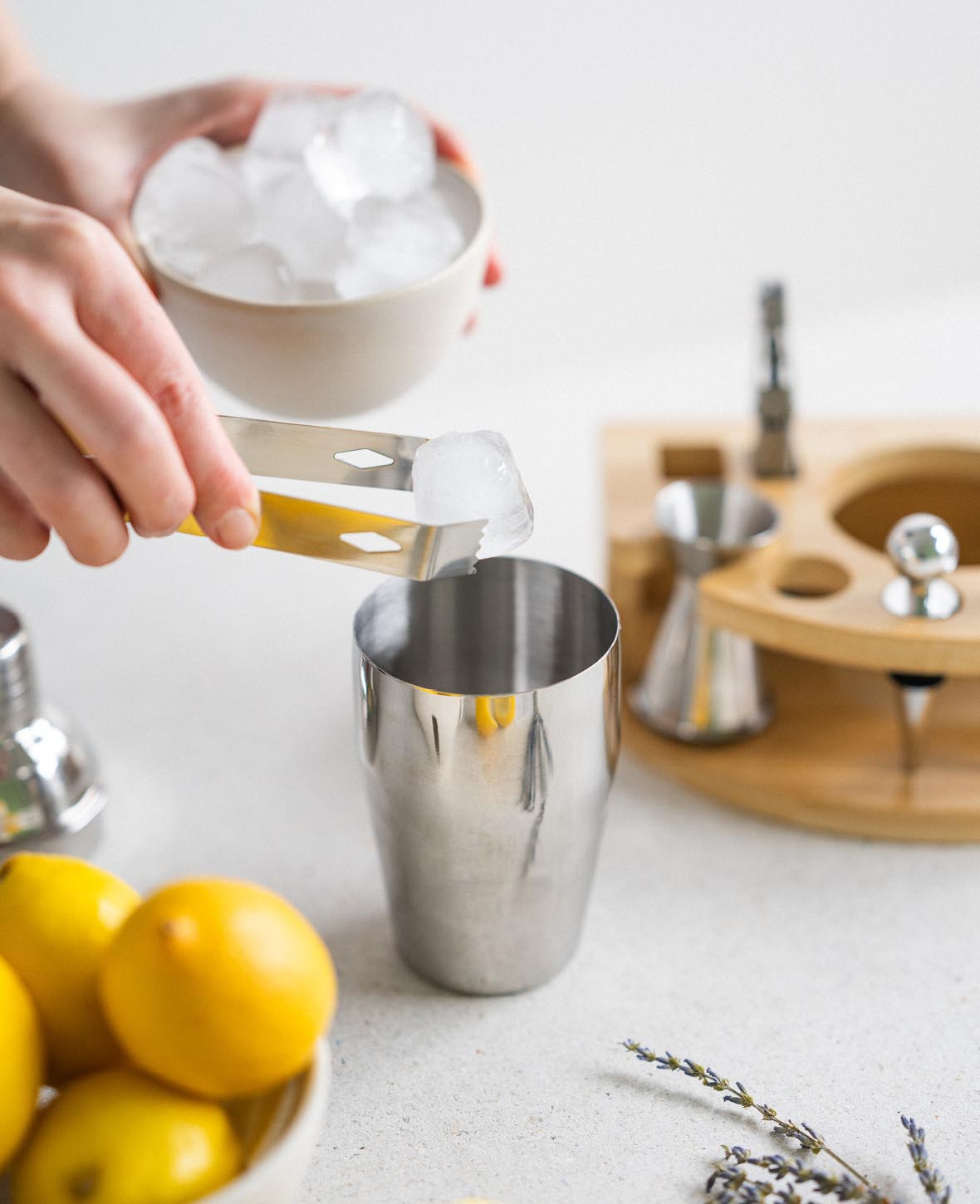 (12-tlg. Set) 350ml Edelstahl Cocktail Mixer Bar Shaker Kit inkl. Bambus Halterung - Silber