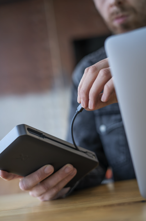 (60W) 24000mAh Titan USB C Powerbank Ladegerät Power Delivery mit USB C Ladekabel und LED Anzeige (XB401) Schwarz