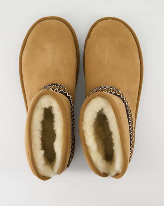 UGG Classic Mini Crescent Winterschuhe in Beige