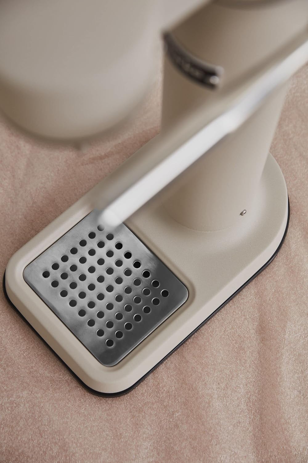 Aarke Carbonator 3, Wassersprudler aus Edelstahl im modernen Sand Finish mit 2x BPA-freier 1L PET-Flasche, Sprudelwasserbereiter für Leitungswasser, kompatibel mit 60L CO2-Zylindern