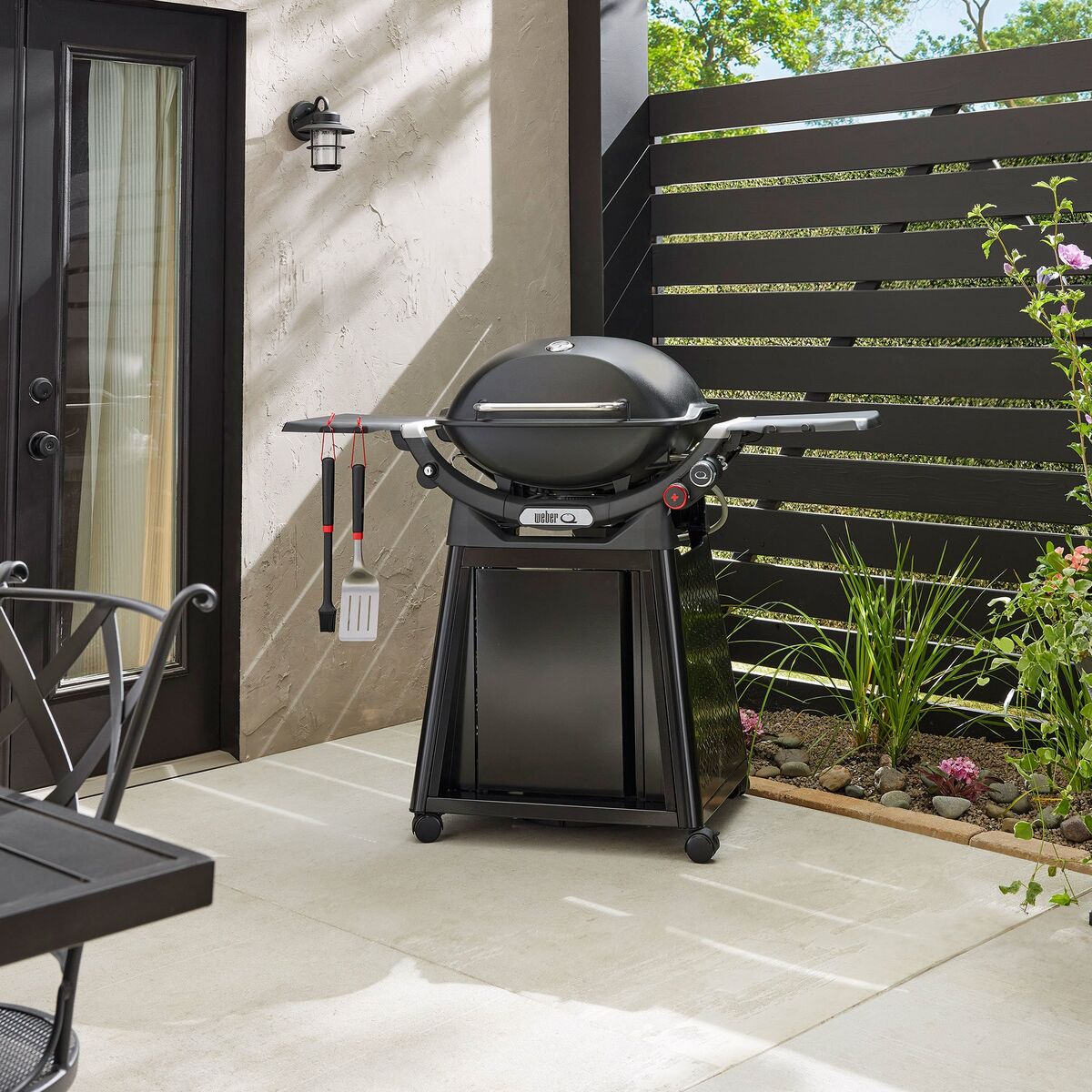Q3200N+ Gassgrill med vogn