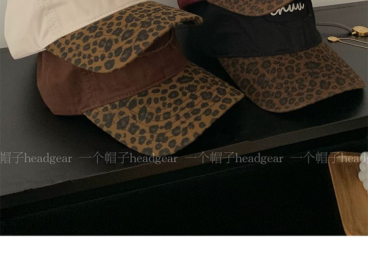 Alpha Kiss - Cap met luipaardprint en letters