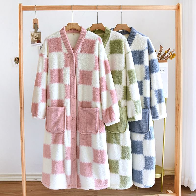 molpes - V-hals geruite koraalfleece midi pyjamajurk met knoopjes