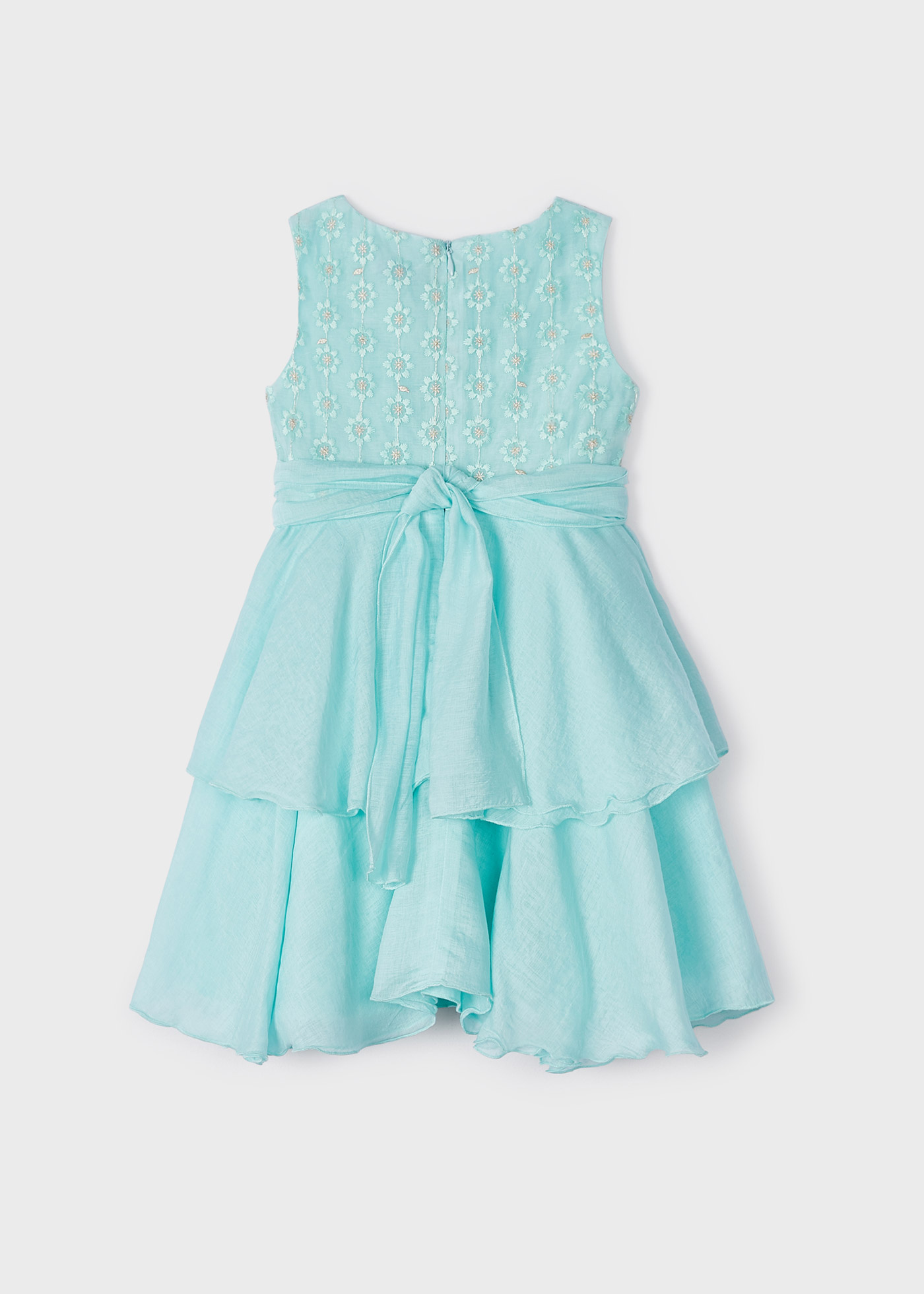 Vestido com saia franzida e bordado para menina