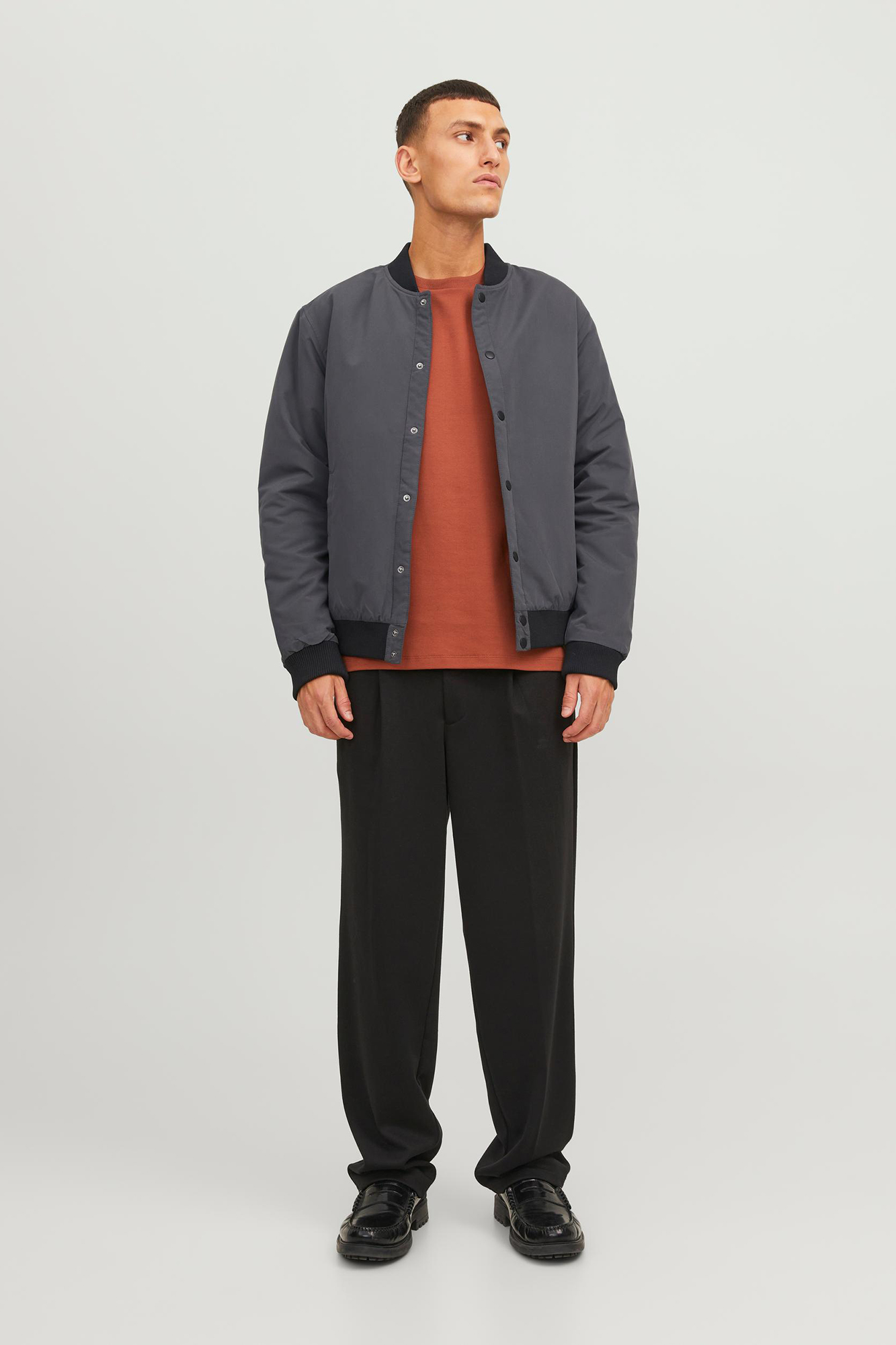 Jaqueta bomber estilo universitário