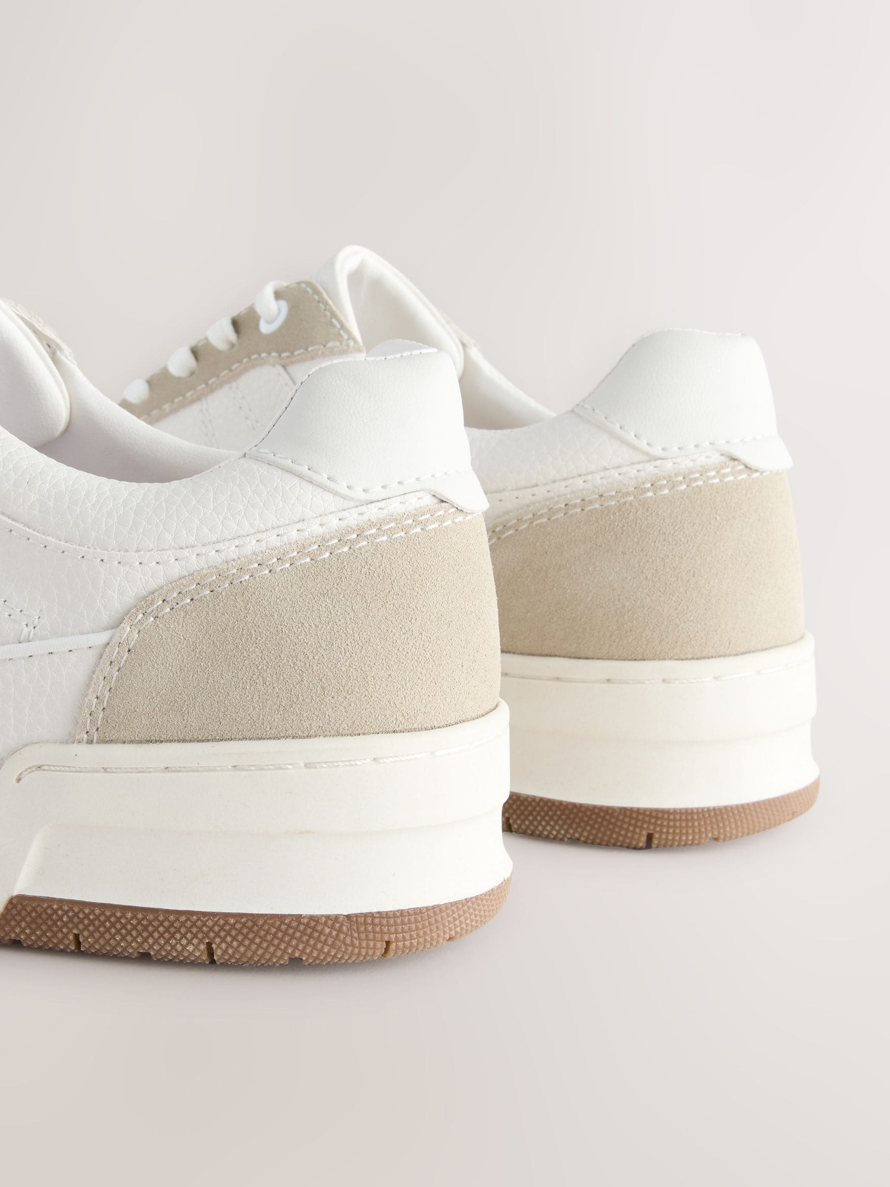 Neutraal - Smart Casual Trainers with Suede Trim