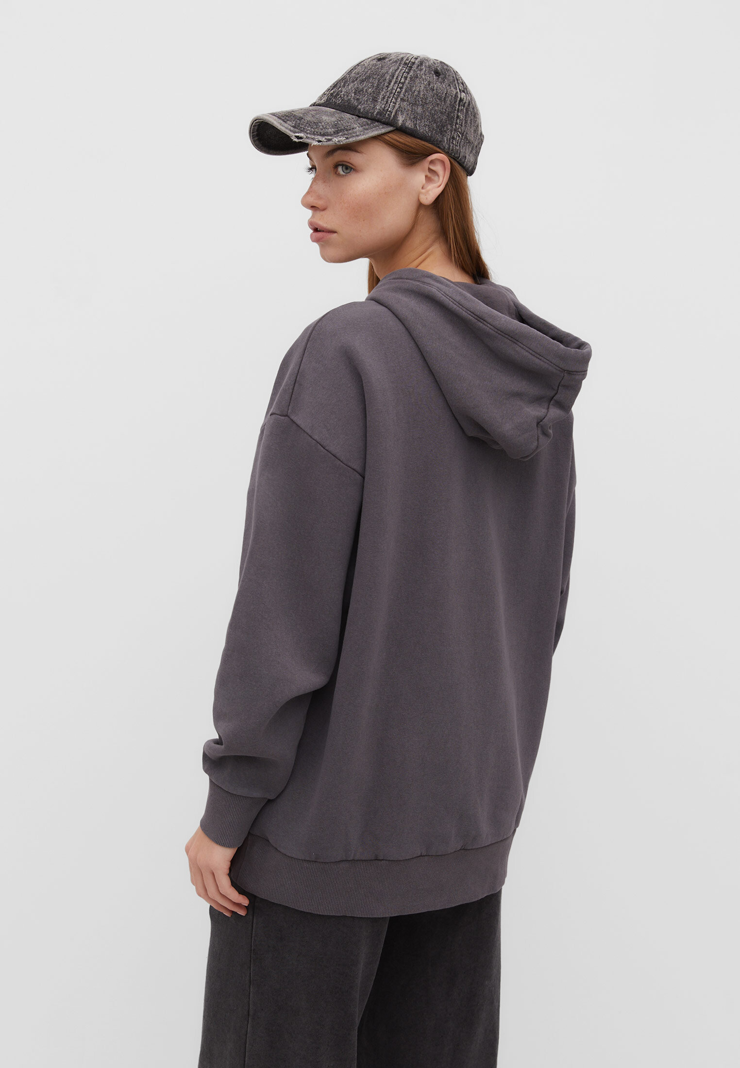 moletom oversized desbotado com textura felpuda