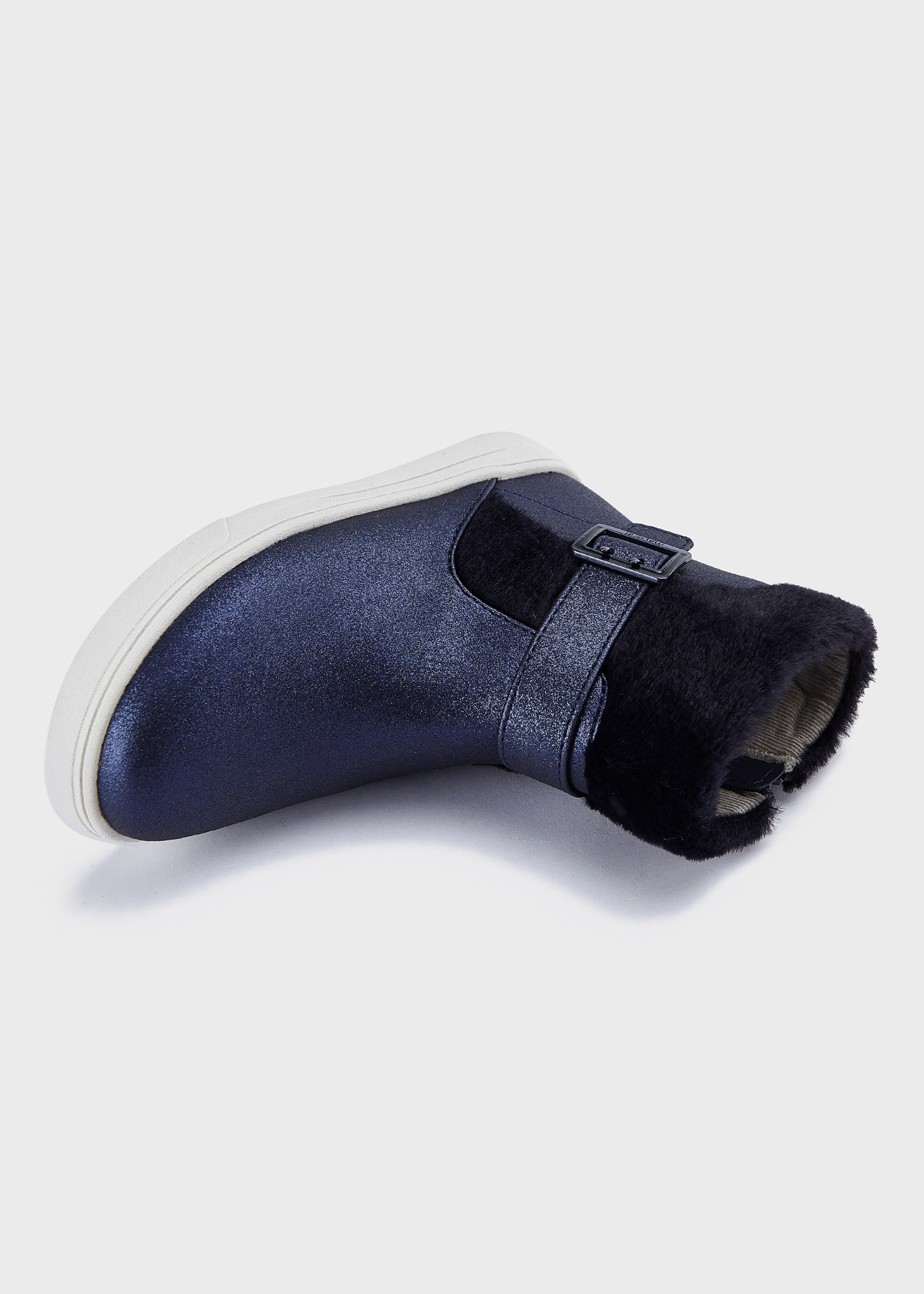 Botas de cano curto com palmilha de pele sintética, em algodão reciclado, para meninas.