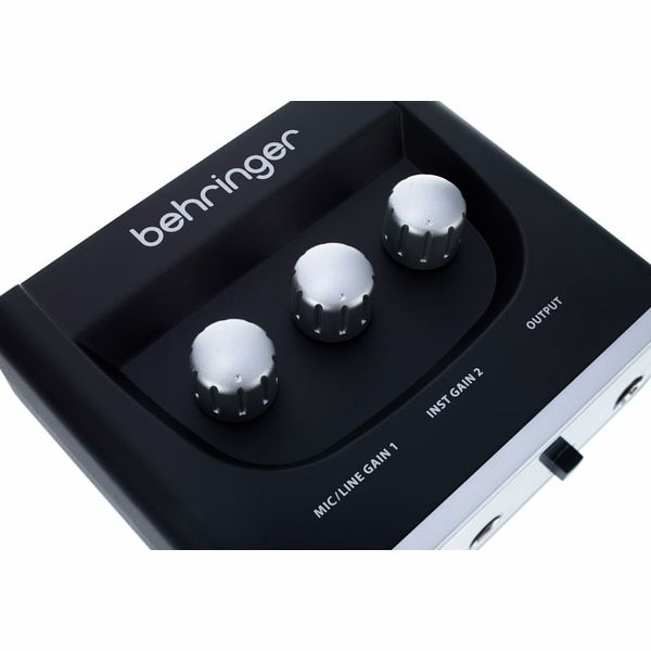 Behringer U-Phoria UM2