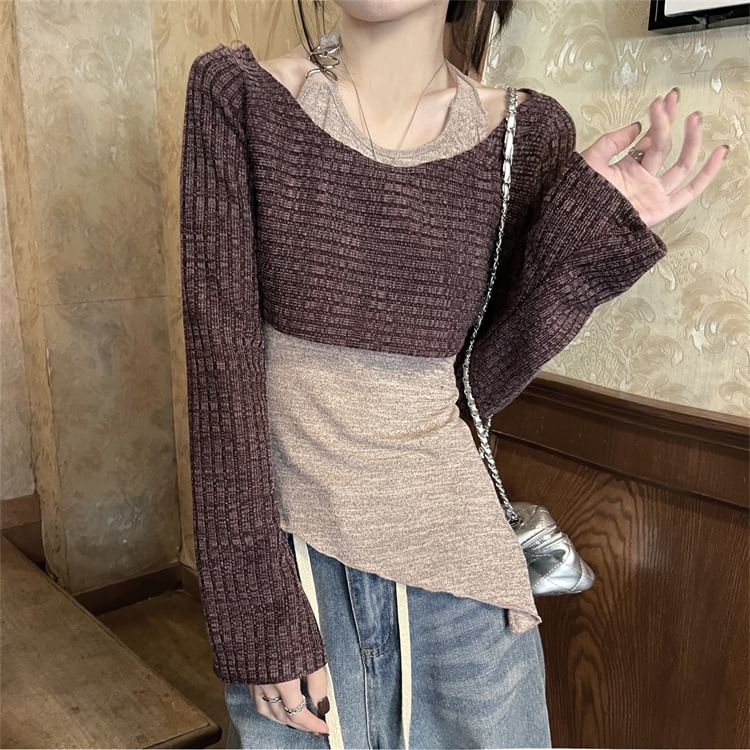 Allinya - Set: Uitlopende, geribbelde crop top met mouwen + asymmetrische haltertop