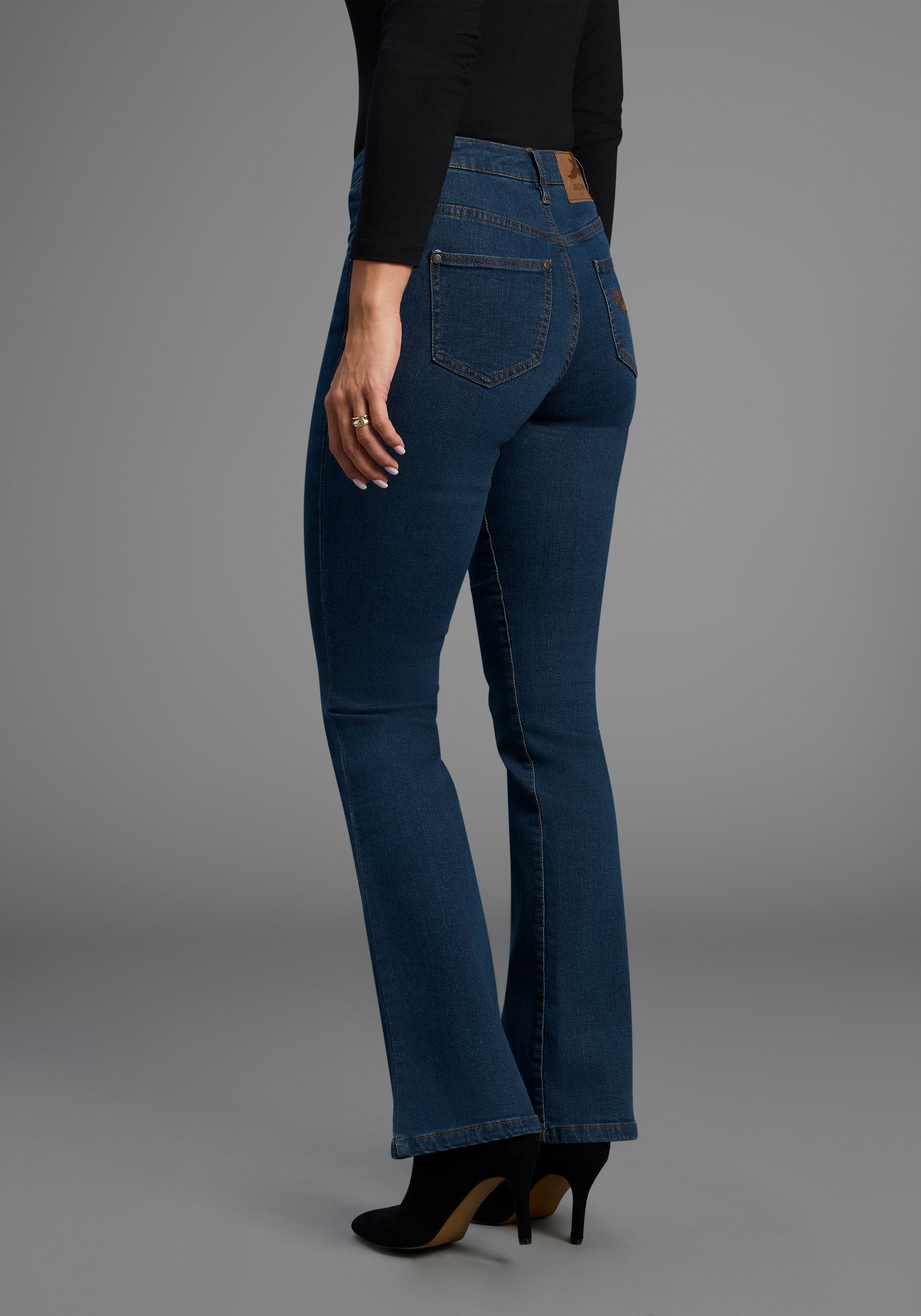 Arizona Bootcut-Jeans »Comfort-Fit« ausgestellte Beinform,  mit Eingrifftaschen,  High-Waist