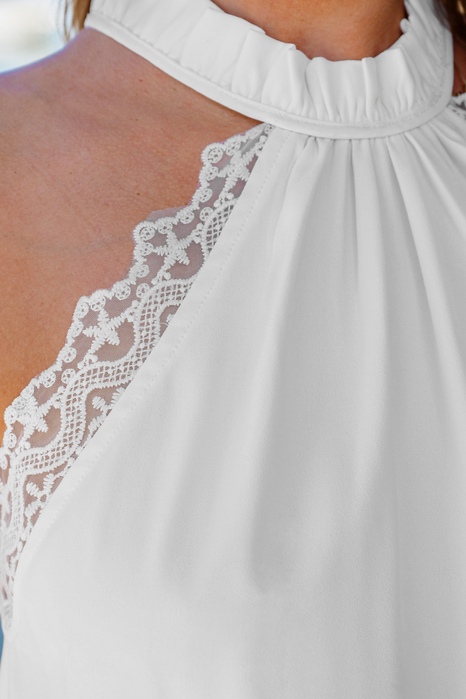Blouse sans manches à col haut blanche