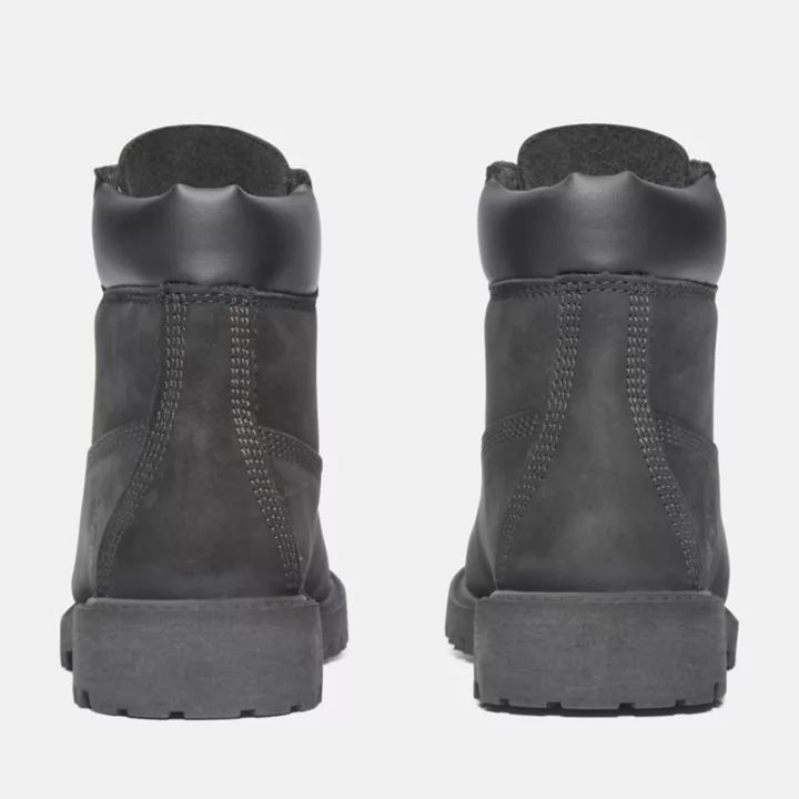 Bota Timberland Premium de 6 polegadas para jovens na cor preta.