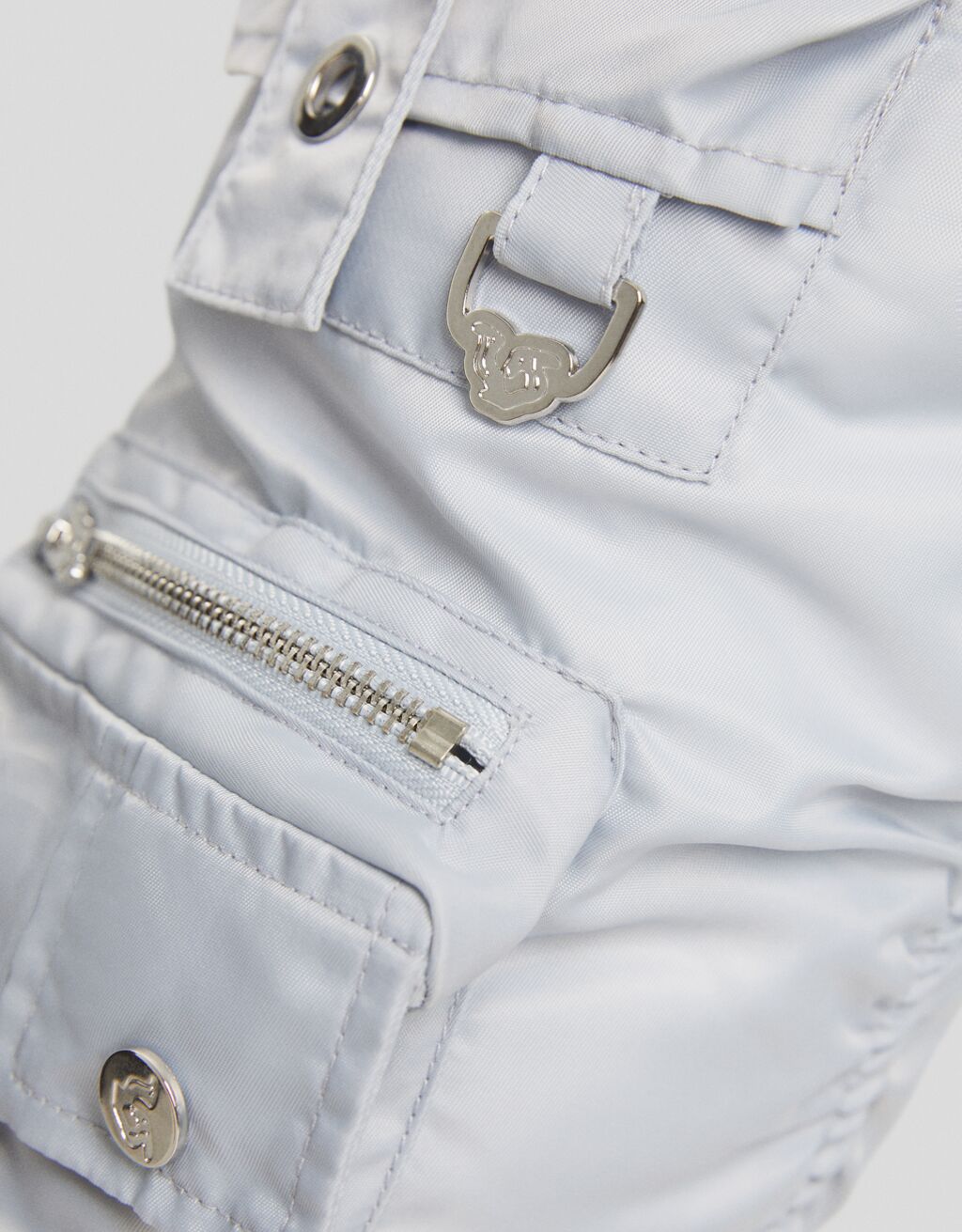 Jaqueta bomber Generation Bershka com vários bolsos e forro de nylon.