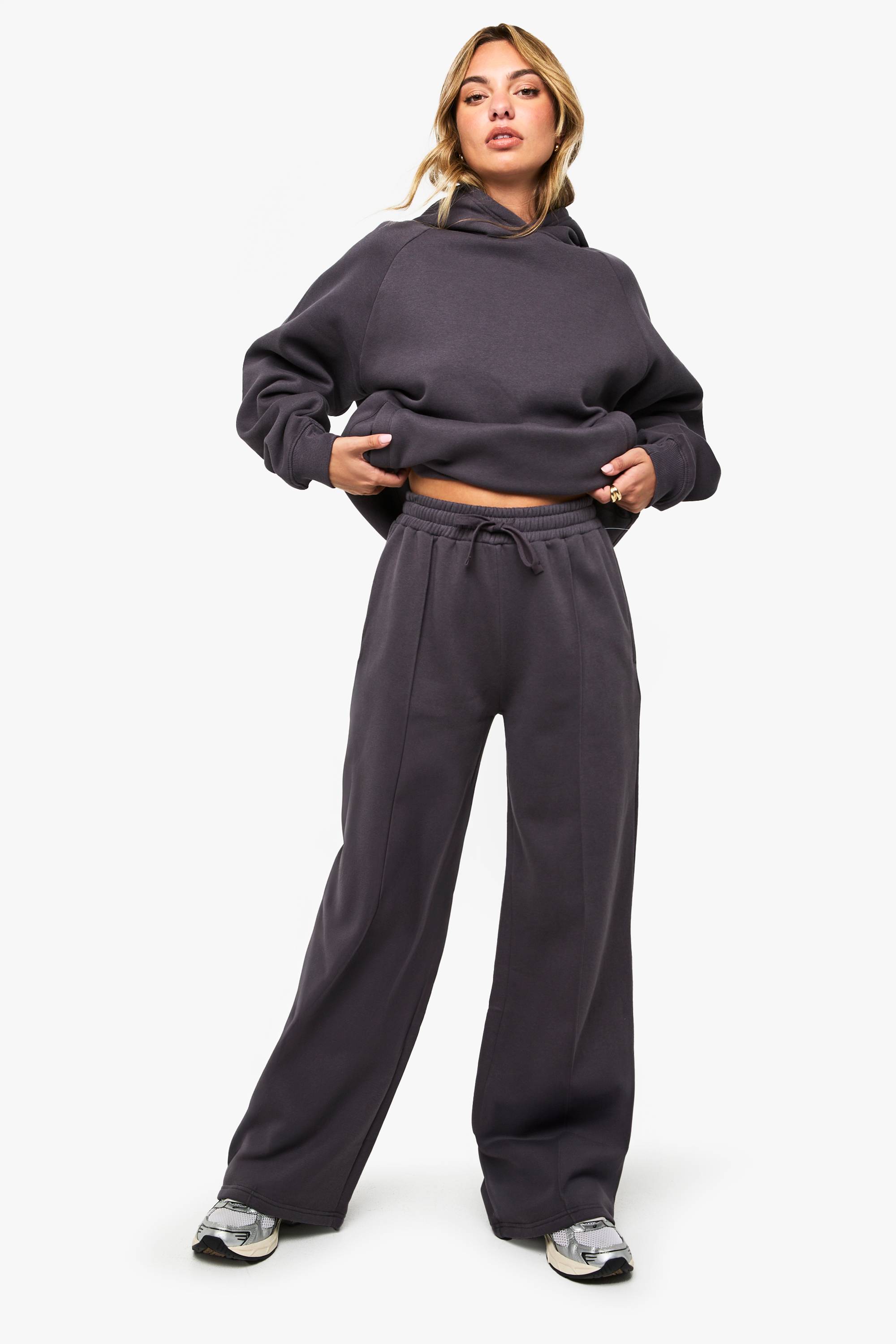 boohoo Jogger à jambes larges avec détails plissés et ceinture profonde
