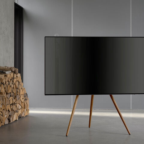 Bülow Stand BS19 Black – exclusieve TV-vloerstandaard met drie poten Black Oak