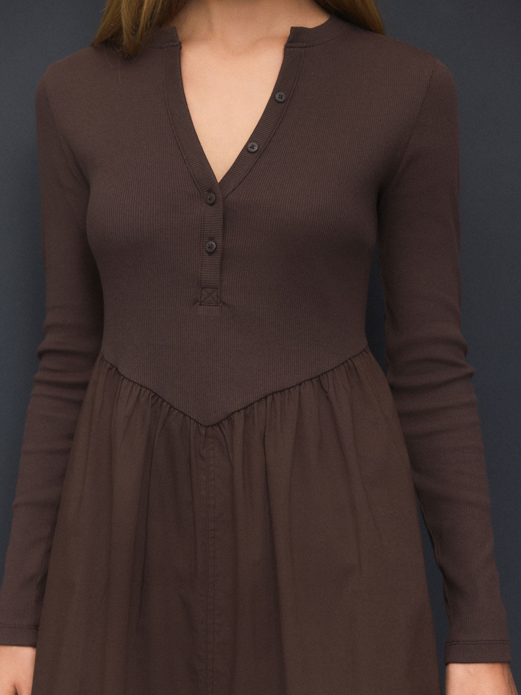 Chocoladebruin - Jersey midi-jurk met geweven mix en taille