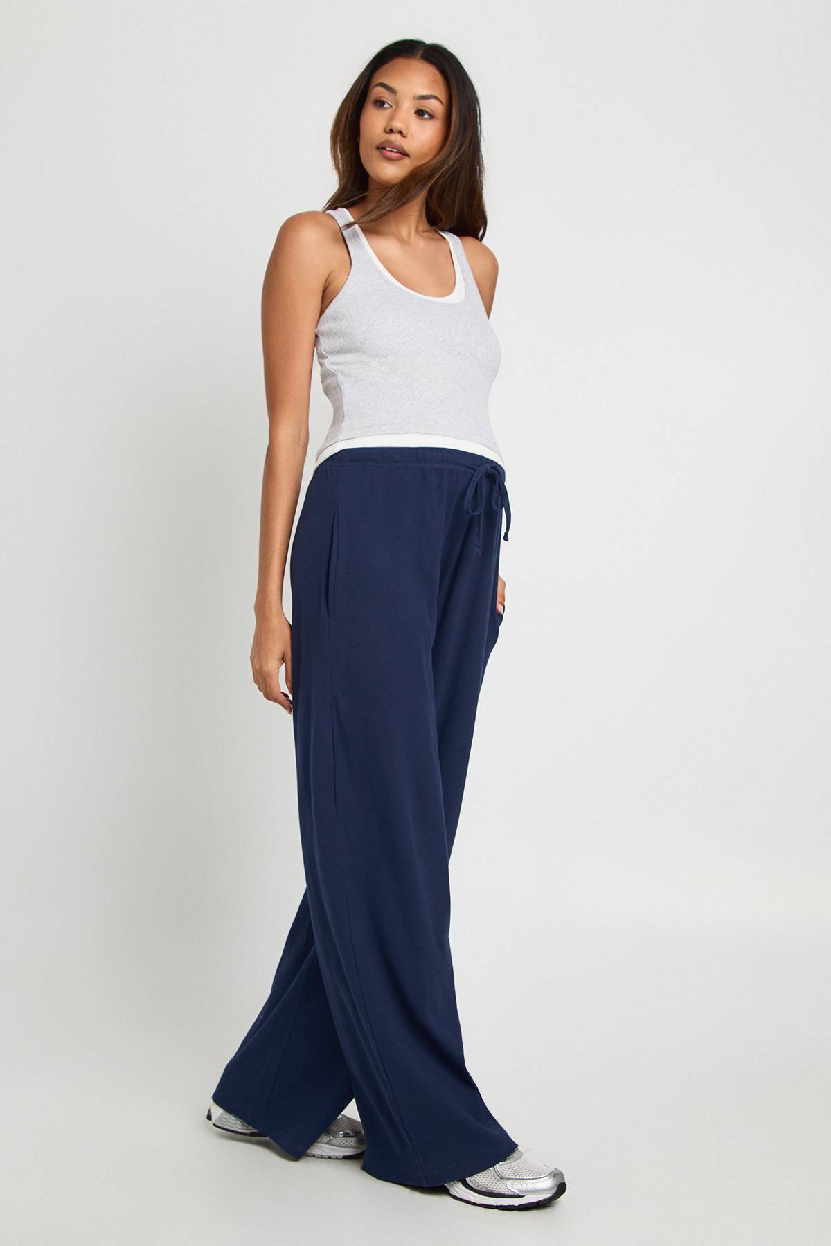 boohoo Pantalon De Maternité Basique Côtelé À Jambes Larges