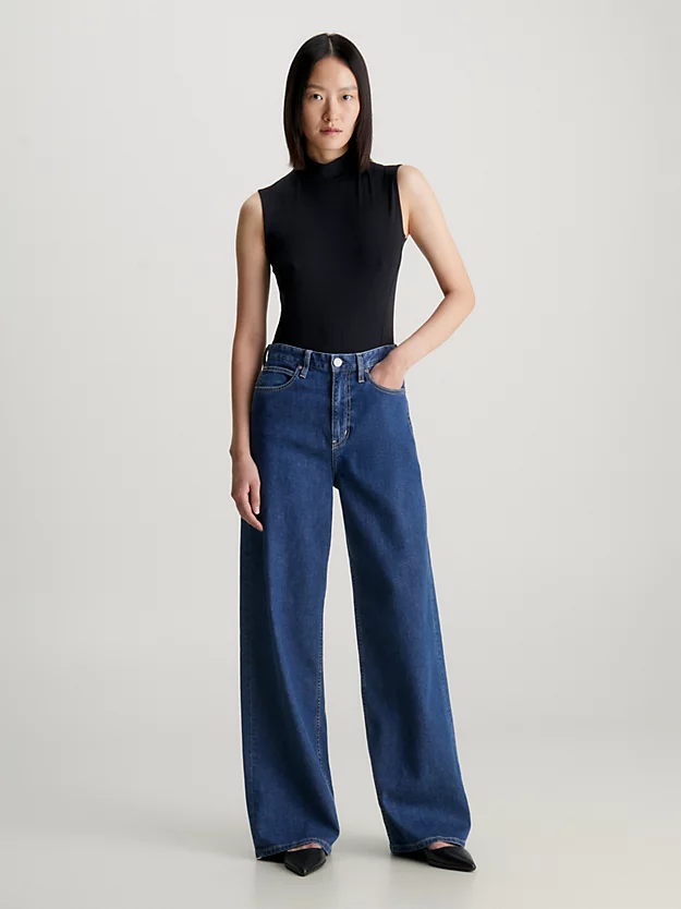 Calça jeans de cintura alta com pernas largas