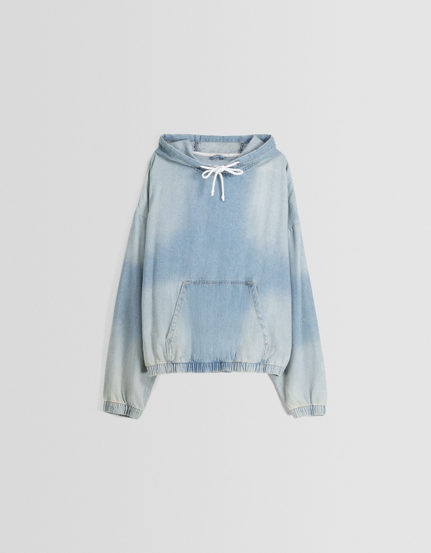Moletom jeans com capuz e efeito desbotado e modelagem quadrada