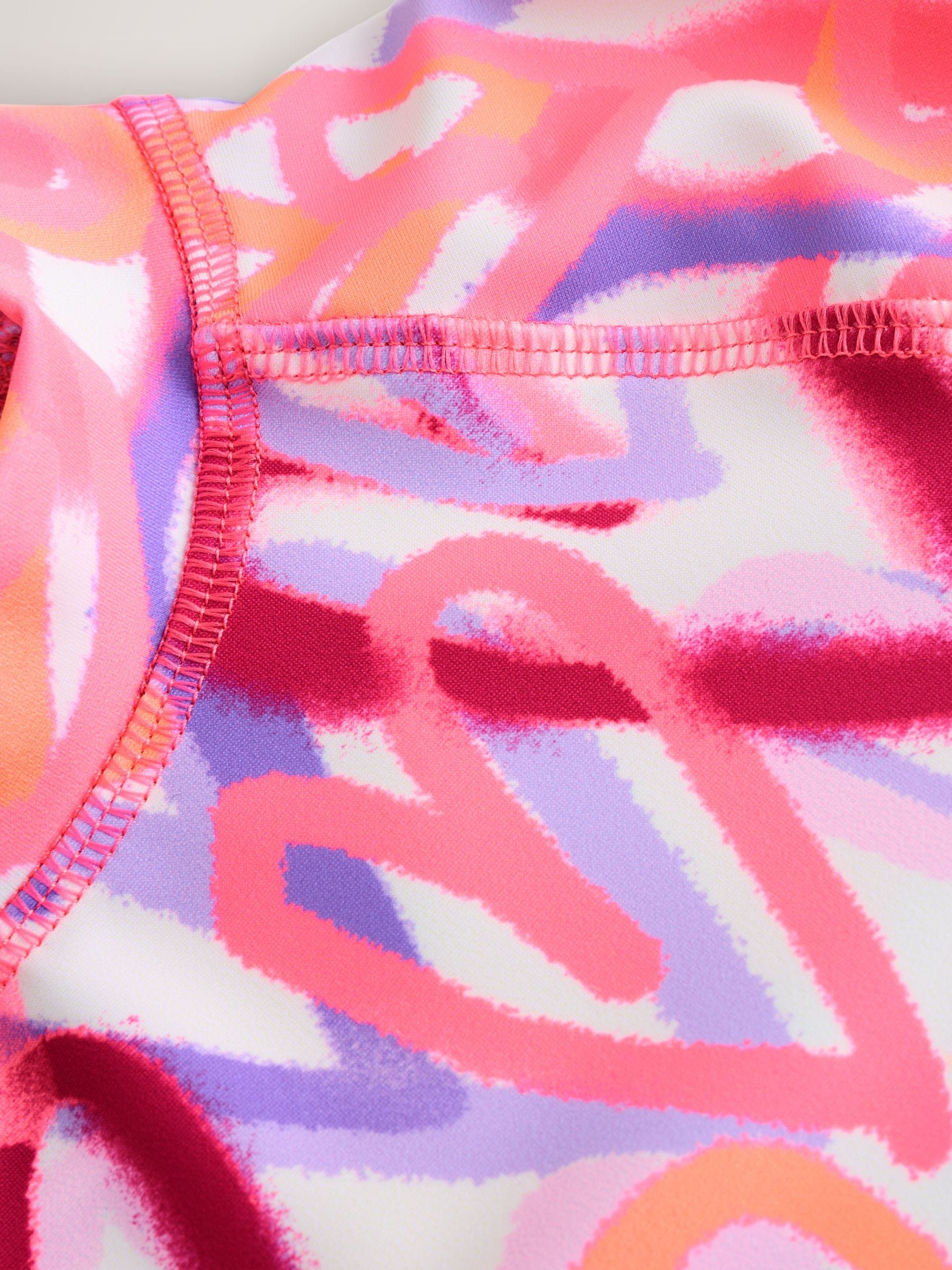 Roze met hartjesprint - Zonbeschermende set van surfshirt en shorts (3 - 16 jr)