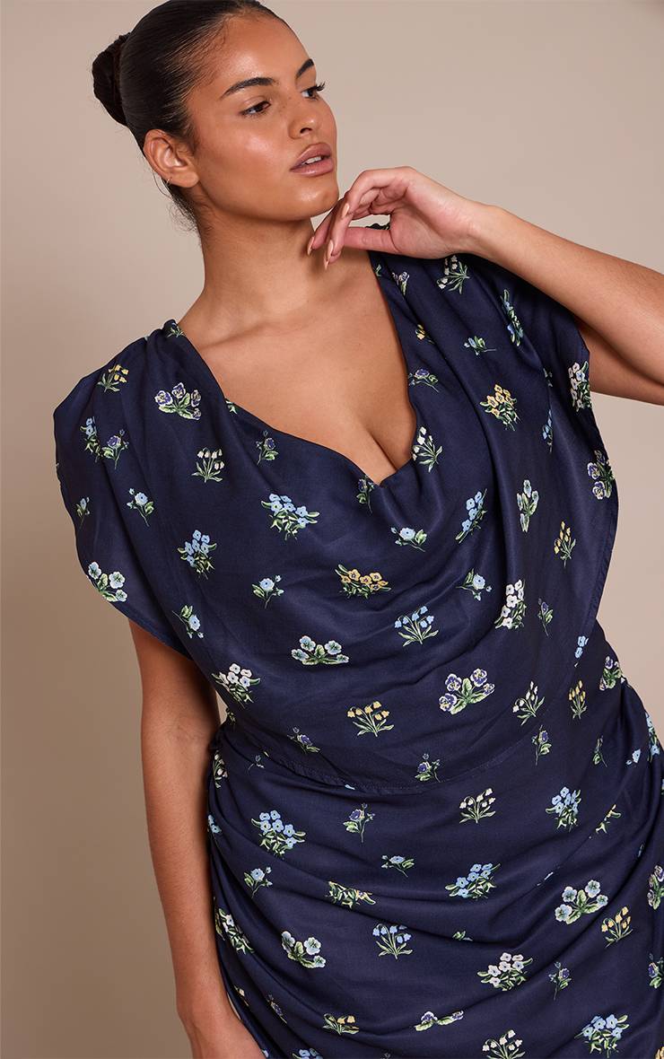 Bleu Marine Robe Maxi Grande Taille À Col Bénitier Extrême Et Détails Froncés Floraux