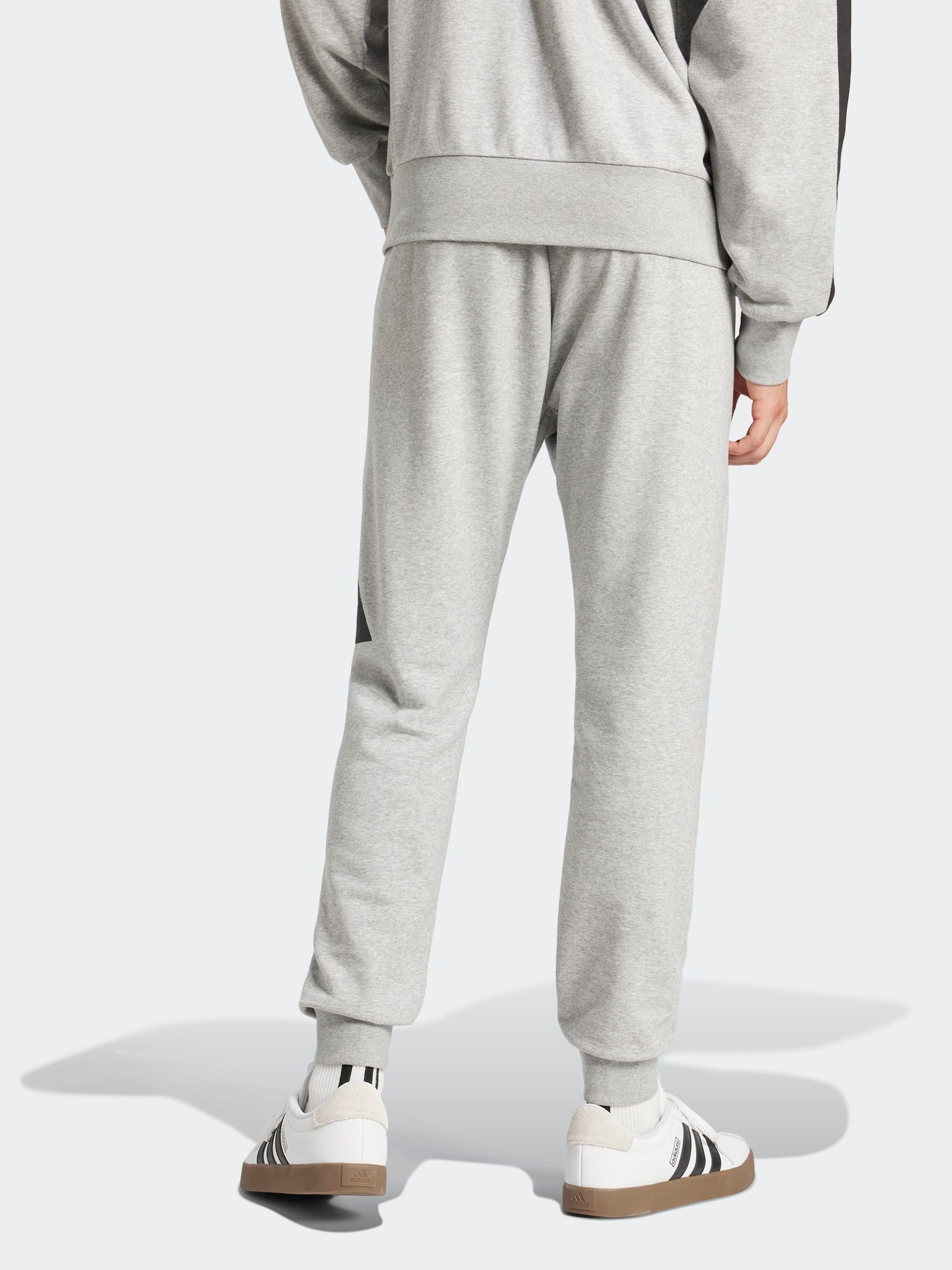 adidas Essentials joggingbroek van badstof met groot logo