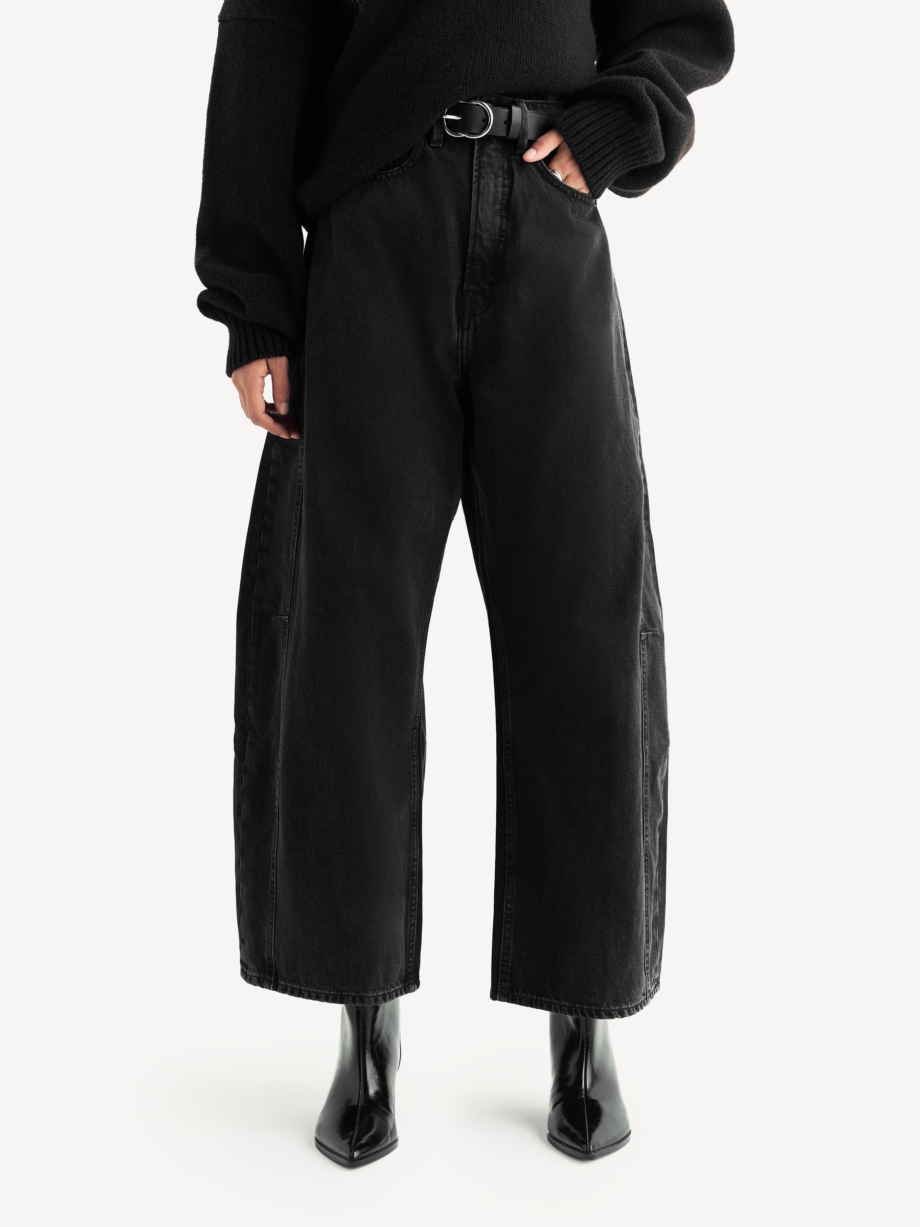 Good American Extreme Barrel Jeans
