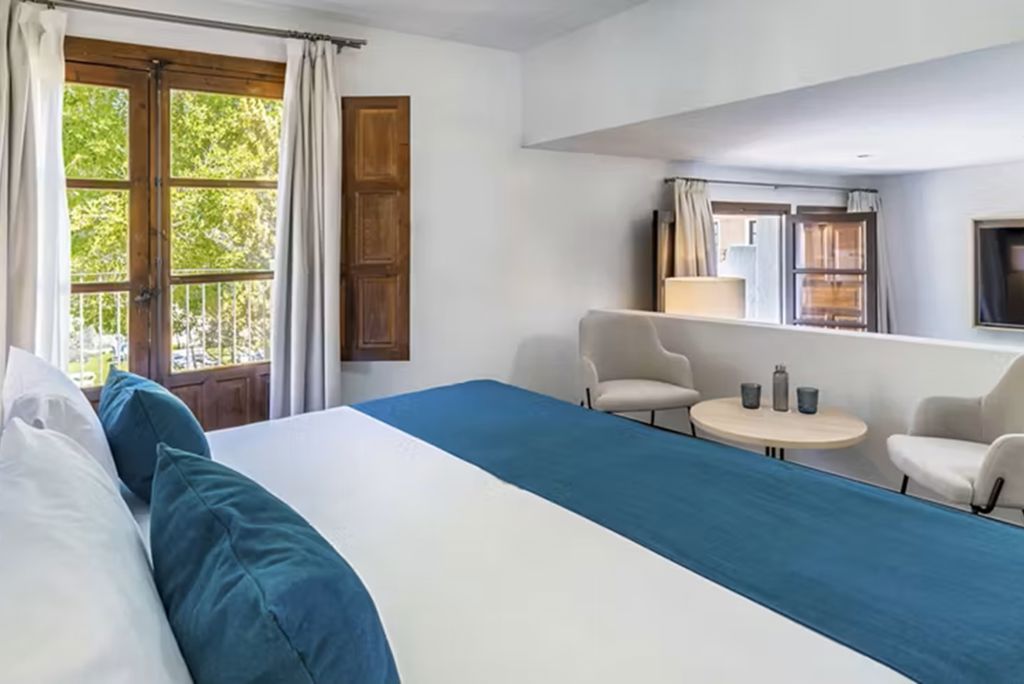 Fly & Go Occidental Pueblo Acantilado Logies en ontbijt - Hotel