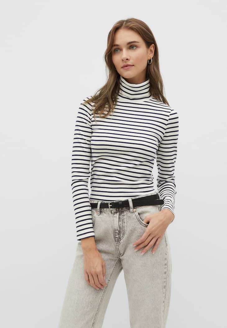 blusa de gola alta listrada