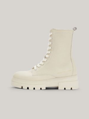Botas de cano médio com cadarço em couro texturizado