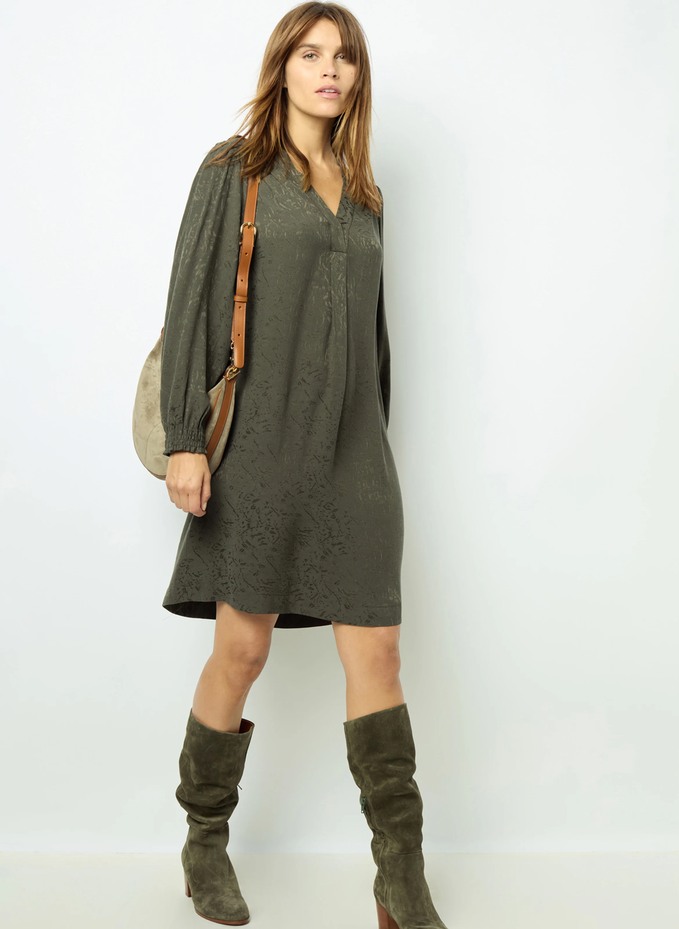 SOLENE - Robe courte col V en jacquard | Kaki